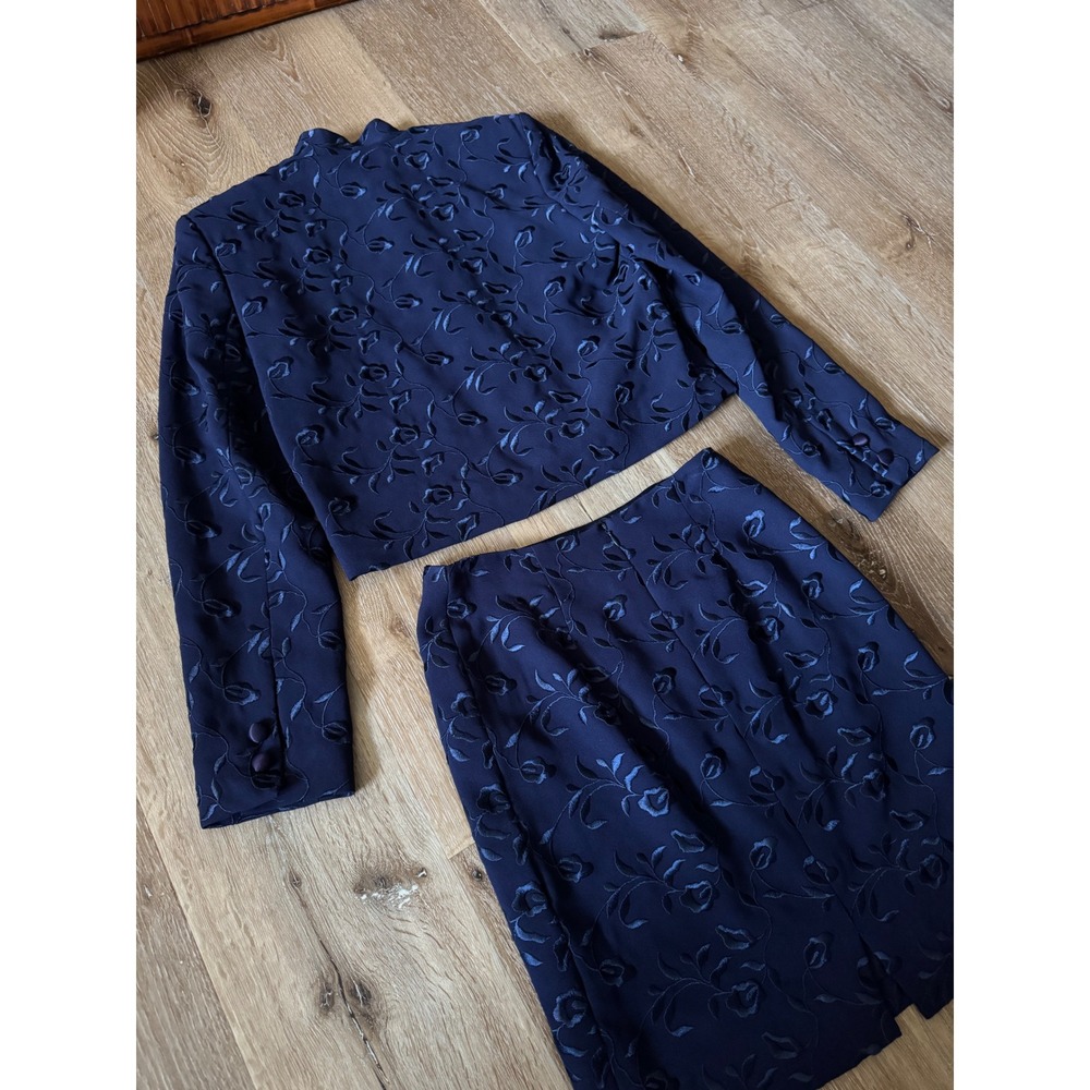 Nicole Miller Navy Blue Floral Jacquard Skirt Suit Set Vintage Size 2 - Picture 2 of 5